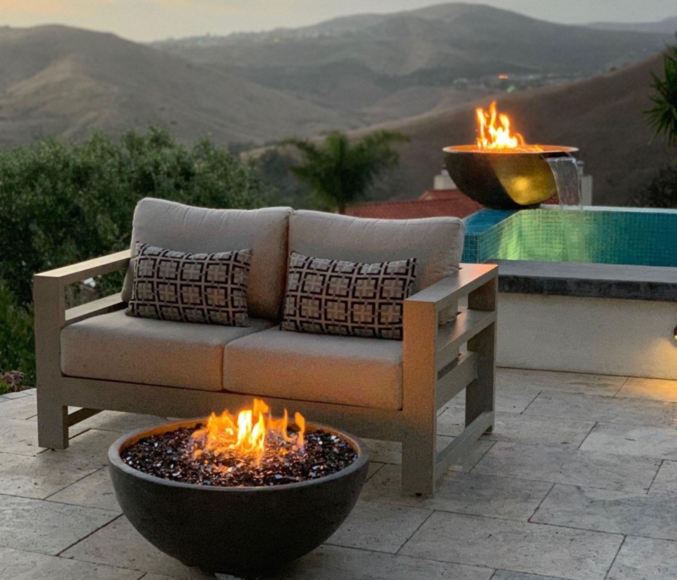 Outdoor gas fire pits that fit your space and style