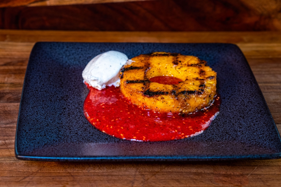 Grilled pineapple with raspberries