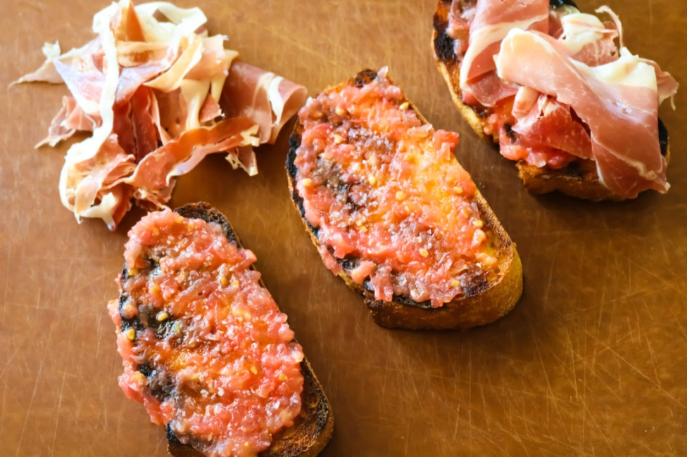 Pan con tomate